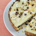 black bottom coconut cream tart recipe || with a rich chocolate ganache sandwiched between the coconut flavored tart shell and coconut custard, this coconut cream tart is decadent and delicious!